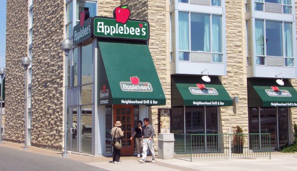 Applebee's street front