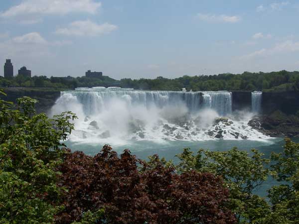 Niagara Falls in Spring 2006 02