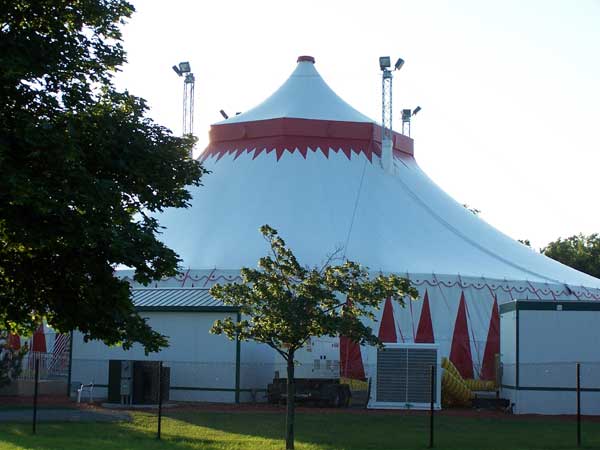 Summer 2006 Cirque Niagara Avaia 03