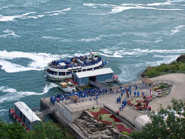 Maid of the Mist Summer 2006 01