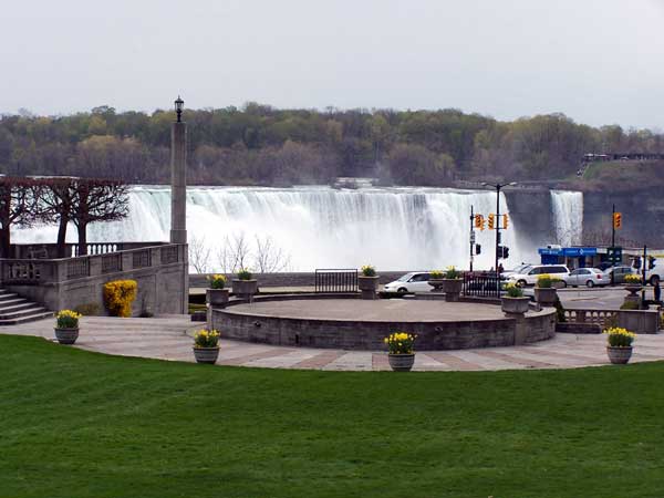 Niagara Falls in Spring 2008 01