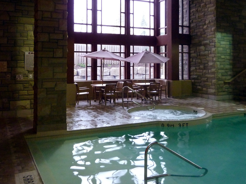 20100415 Doubletree Fallsview Resort & Spa by Hilton - Pool 02