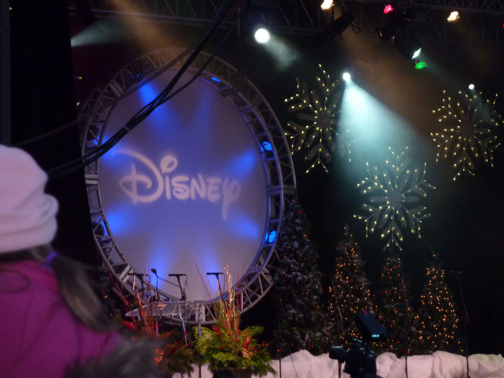 2010 Winter Festival of Lights Opening Ceremony 06