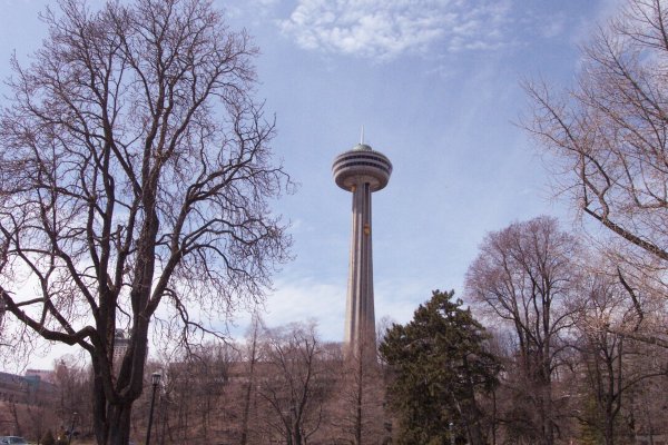 Along the Niagara Falls Parkway Spring 2004 - 28