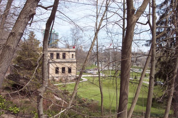 Along the Niagara Falls Parkway Spring 2004 - 49