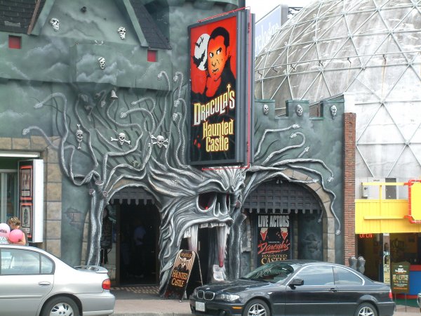 Dracula's Haunted House entrance