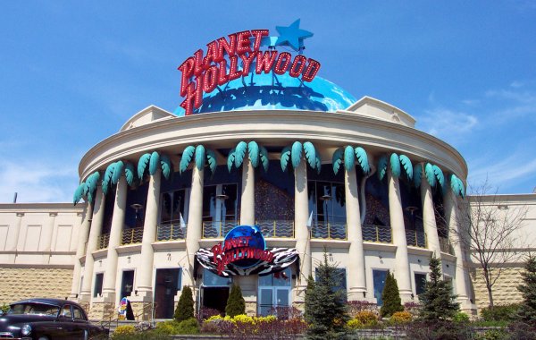 Front of Planet Hollywood Niagara Falls