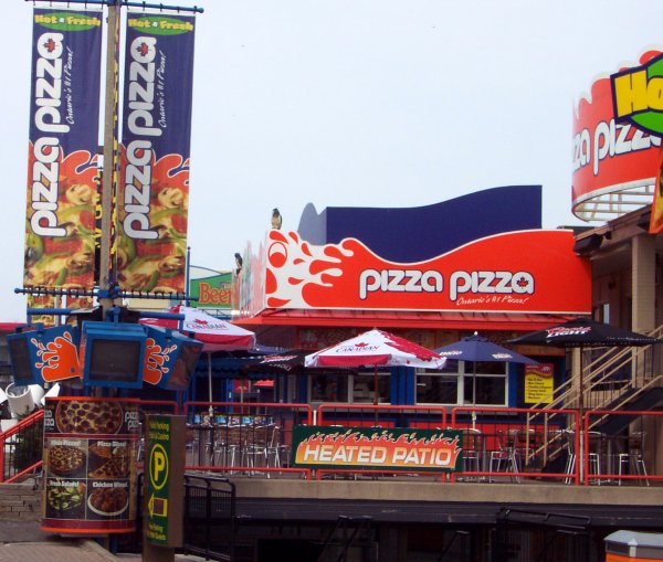 Pizza Pizza street front