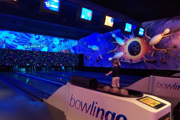 Child bowling at Sportszone Bowlingo