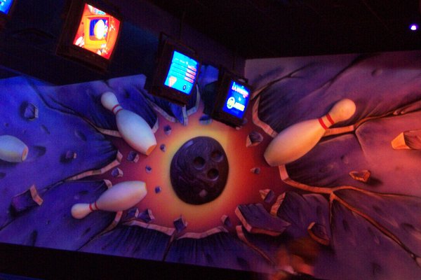 3D display on side of Sportszone Bowlingo